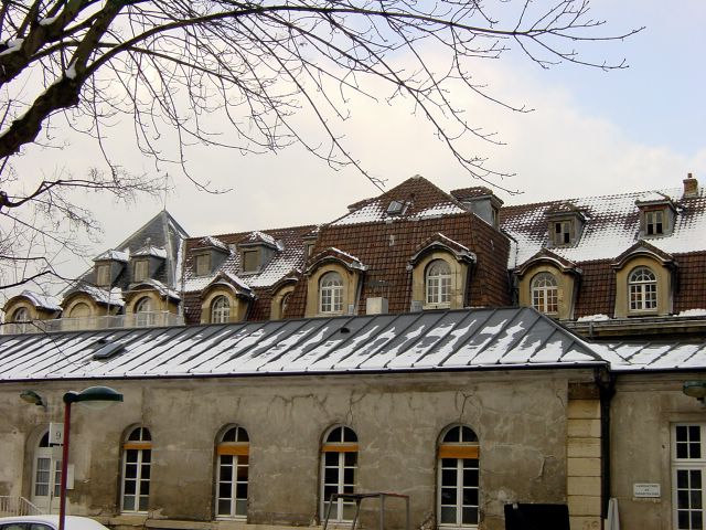 Les toits de l'ancien hôpital